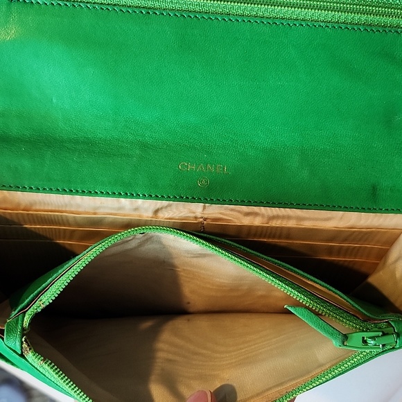 Authentic CHANEL big wallet with gold hardware pre-owned green - Picture 7 of 11